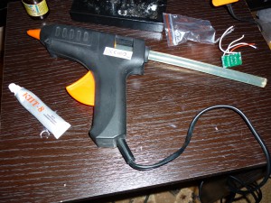 Клейный пистолет для креппления светодиодов